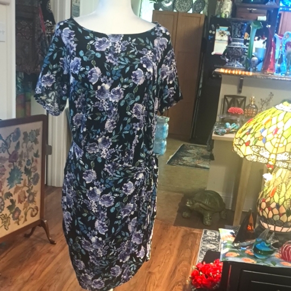 A New Floral Black and Purple Women's Dress By Connected Apparel Size 16